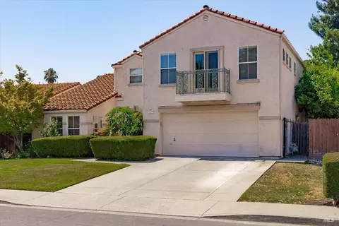 706 Oak Hollow Ave, Vacaville, CA 95688