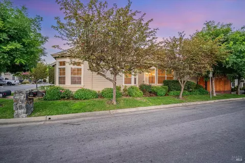 860 Bob Crosby Way, Windsor, CA 95492