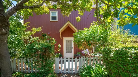 8222 Windmill Farms Dr, Cotati, CA 94931