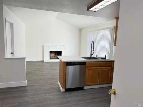 215 Willow St, Vallejo, CA 94589 photo 8