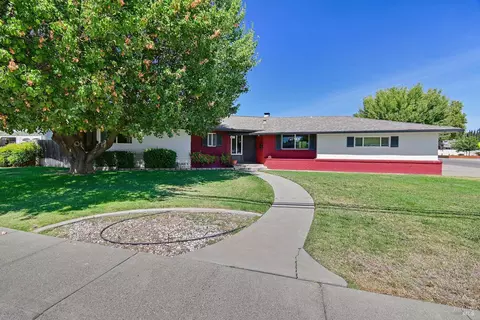 800 W A St, Dixon, CA 95620