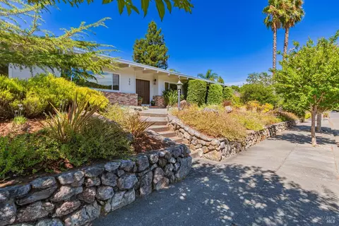 380 Country Club Dr, Novato, CA 94949