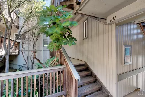101 Lands End Ct, Vallejo, CA 94591 photo 2