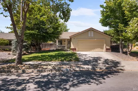 984 Foothill Dr, Windsor, CA 95492