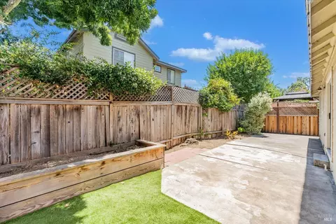 954 Wright St, Santa Rosa, CA 95404 photo 2