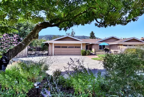 250 Belhaven Ct, Santa Rosa, CA 95409