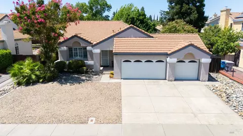 784 Monaghan Cir, Vacaville, CA 95688 photo 2