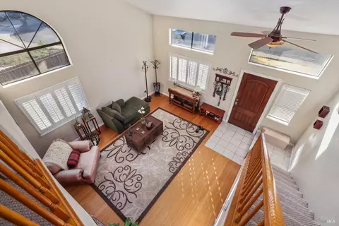 560 Oakmeadow Ct, Vacaville, CA 95687