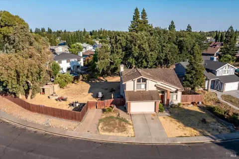 560 Oakmeadow Ct, Vacaville, CA 95687 photo 2