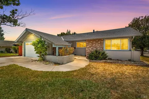425 Acacia St, Fairfield, CA 94533