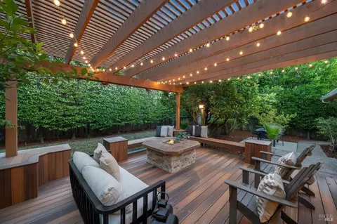 332 Second St E, Sonoma, CA 95476