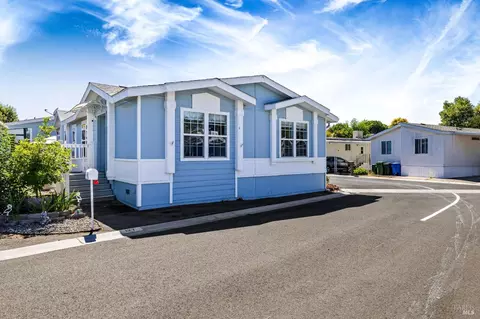 127 Fiesta Ln, Rohnert Park, CA 94928