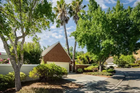 818 Crocus Dr, Sonoma, CA 95476