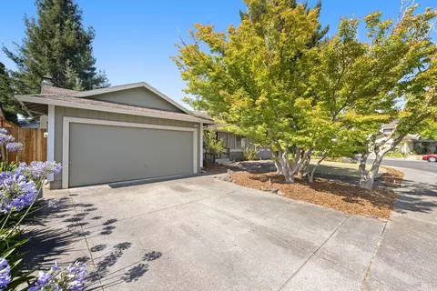 7375 Carriage Ct, Rohnert Park, CA 94928