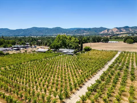 2975 Redemeyer Rd, Ukiah, CA 95482