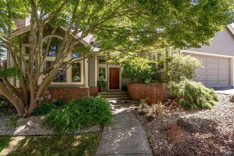 2 Calvary Ct, Napa, CA 94558