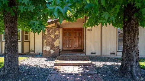 1792 Pine Ave, Petaluma, CA 94954