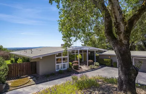 825 Wikiup Dr, Santa Rosa, CA 95403