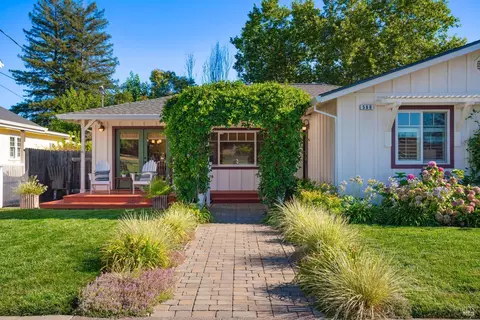 560 Sanns Ln, Healdsburg, CA 95448 photo 2