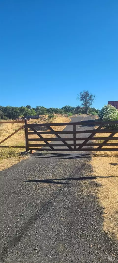 5781 Lake Ridge Dr, Ukiah, CA 95482
