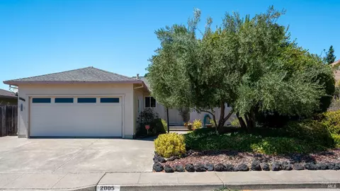2005 Knight Ave, Petaluma, CA 94954
