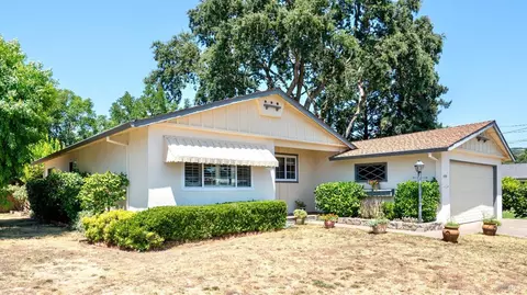 499 El Dorado Dr, Sonoma, CA 95476