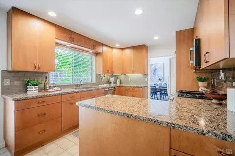 9269 Piccadilly Cir, Windsor, CA 95492 photo 12