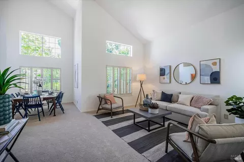 9269 Piccadilly Cir, Windsor, CA 95492 photo 4