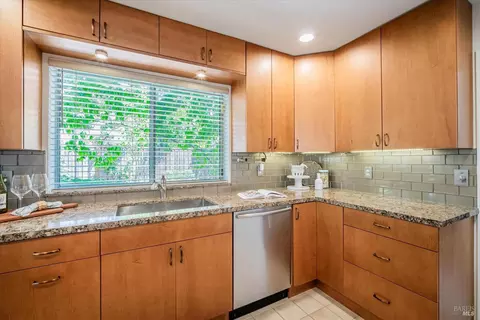 9269 Piccadilly Cir, Windsor, CA 95492 photo 11
