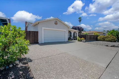 1024 Crinella Dr, Petaluma, CA 94954