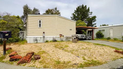 127 Phylis Ct, Vallejo, CA 94590 photo 2
