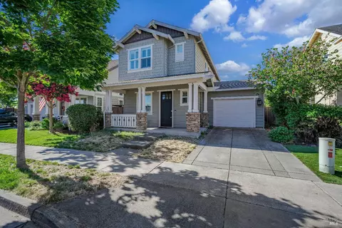 2016 Autumn Walk Dr, Santa Rosa, CA 95403