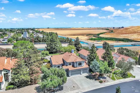 374 Youngsdale Ct, Vacaville, CA 95687