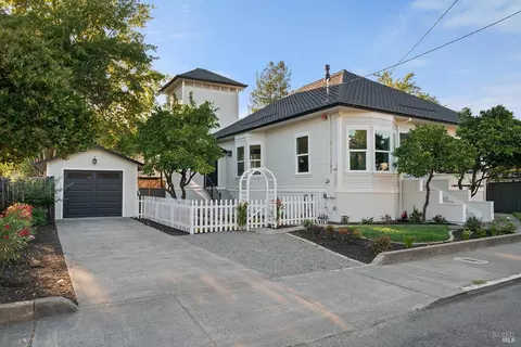 521 Prince Ave, Healdsburg, CA 95448