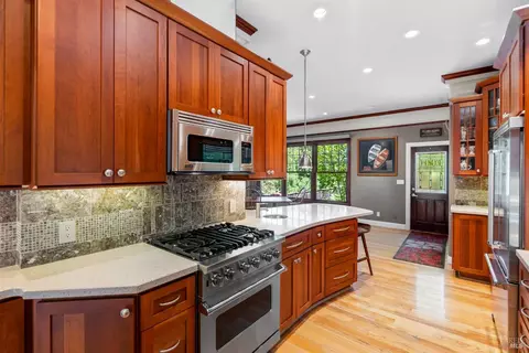 Kitchen - 913 B St, Petaluma, CA 94952 photo 4 of 9