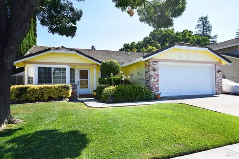 1217 Notre Dame Cir, Vacaville, CA 95687