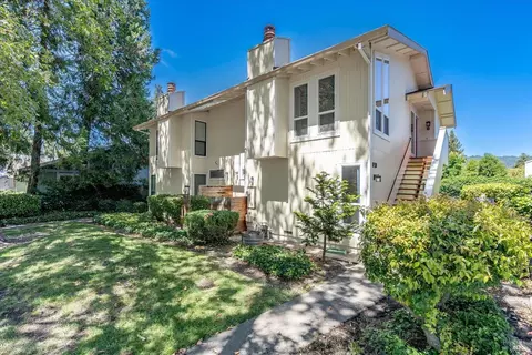 4986 Country Club Dr, Rohnert Park, CA 94928