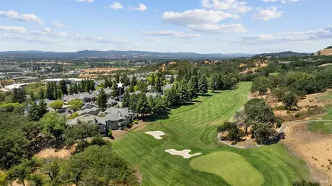 2044 Stonefield Ln, Santa Rosa, CA 95403