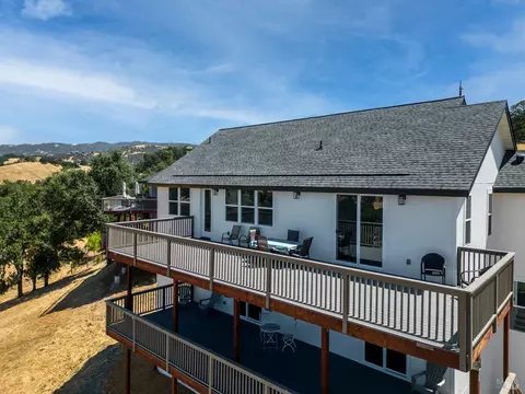 Exterior - 2408 Celestin Ct, Ukiah, CA 95482 photo 10 of 11
