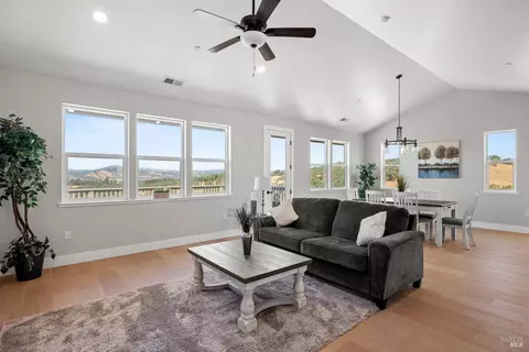 Living - 2408 Celestin Ct, Ukiah, CA 95482 photo 3 of 4
