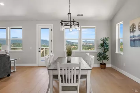 Dining - 2408 Celestin Ct, Ukiah, CA 95482 photo 2 of 4