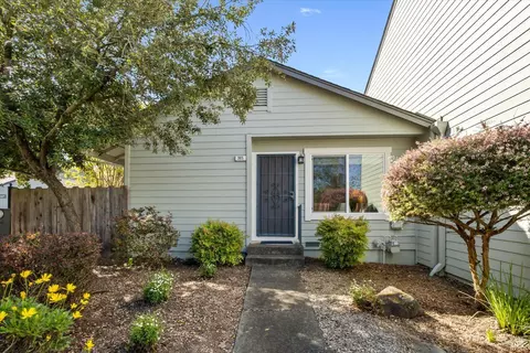 365 Harvest Ln, Santa Rosa, CA 95401