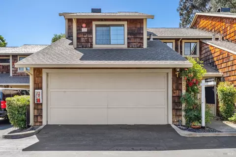 1653 Creekview Cir, Petaluma, CA 94954