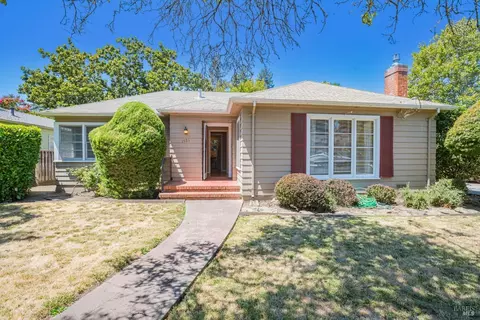 1921 E Haven Dr, Santa Rosa, CA 95404