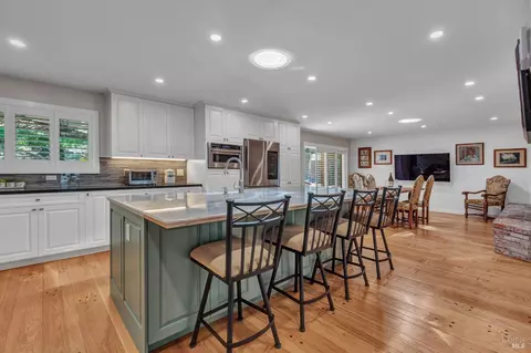 1130 Larkin Way, Napa, CA 94558