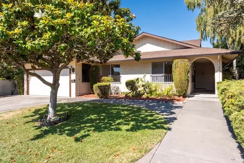 5289 Daniel Dr, Rohnert Park, CA 94928