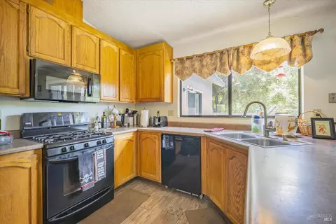 9424 Jessica Dr, Windsor, CA 95492 photo 10