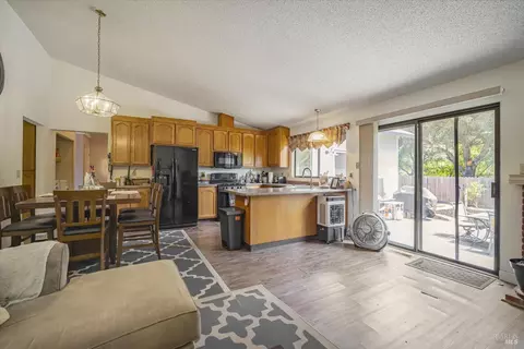 9424 Jessica Dr, Windsor, CA 95492 photo 11