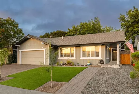 1044 Hawthorne Cir, Rohnert Park, CA 94928