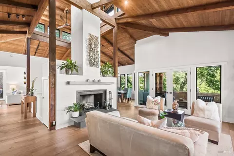 101 Hanken Dr, Kentfield, CA 94904